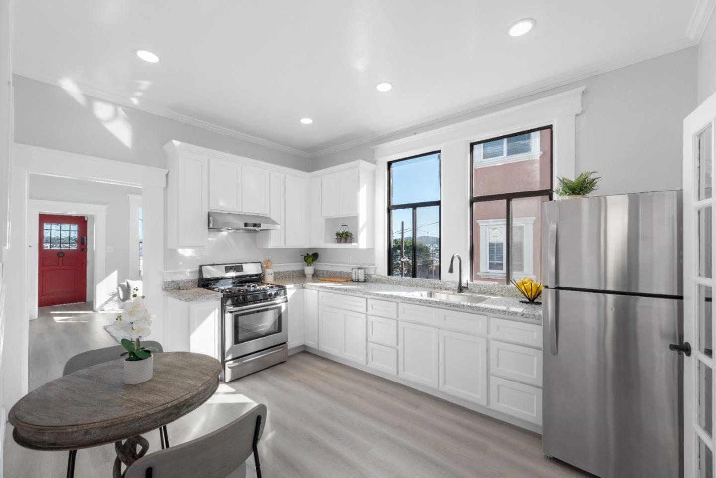 Detail Gallery Image 11 of 28 For 615 Mount Vernon Ave, San Francisco,  CA 94112 - 2 Beds | 1/1 Baths