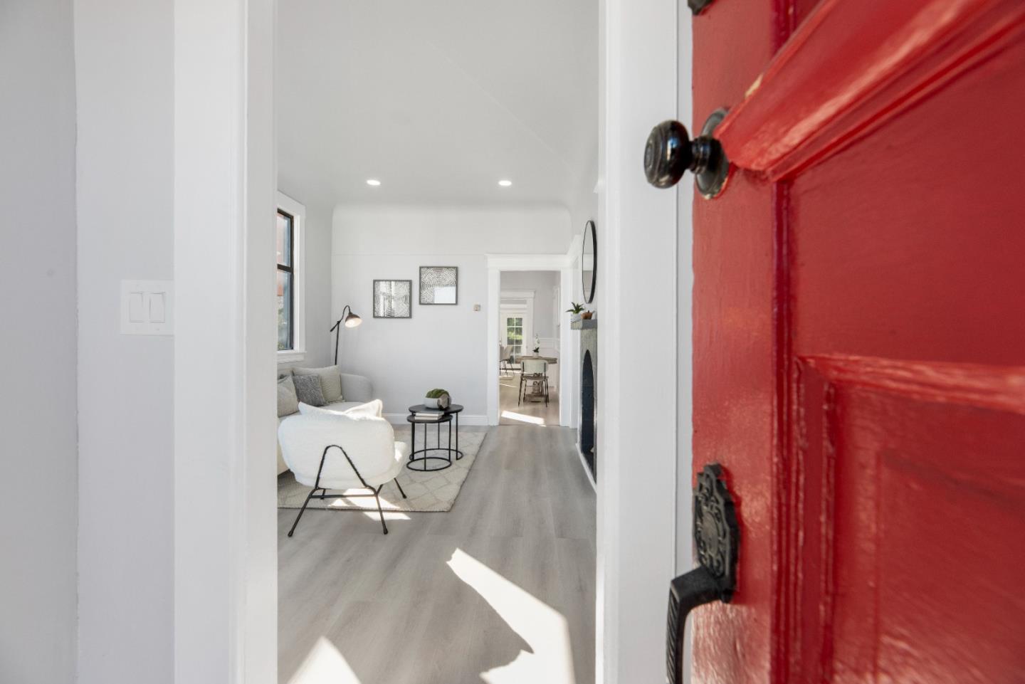 Detail Gallery Image 3 of 28 For 615 Mount Vernon Ave, San Francisco,  CA 94112 - 2 Beds | 1/1 Baths