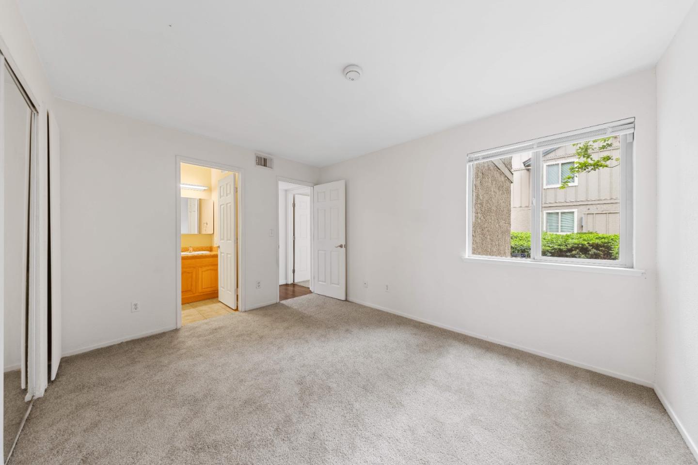 Detail Gallery Image 11 of 33 For 1241 Lakeview Cir, Pittsburg,  CA 94565 - 3 Beds | 2 Baths
