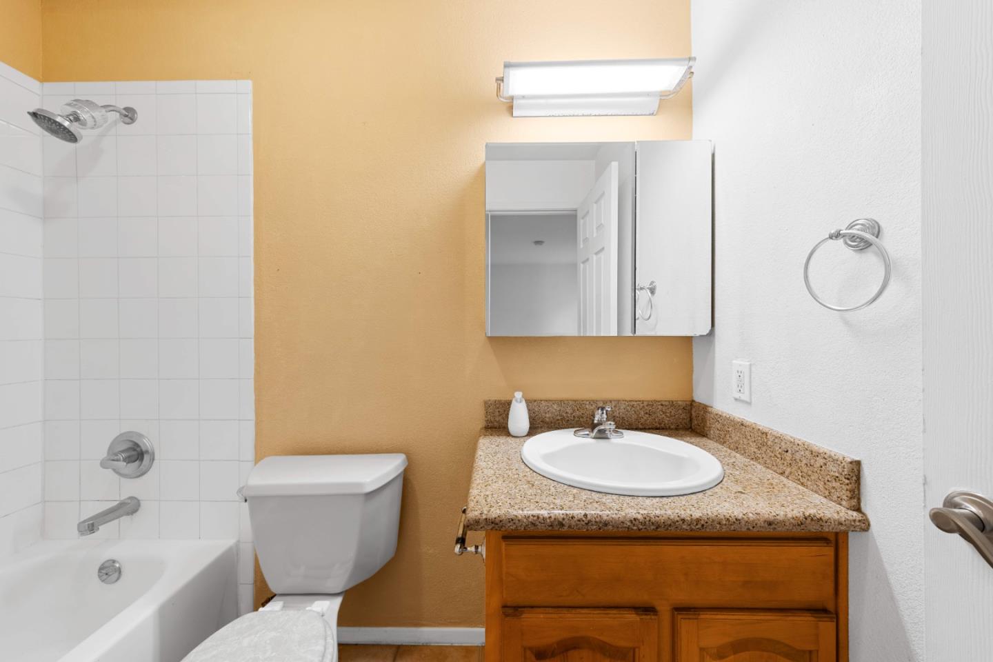 Detail Gallery Image 13 of 33 For 1241 Lakeview Cir, Pittsburg,  CA 94565 - 3 Beds | 2 Baths
