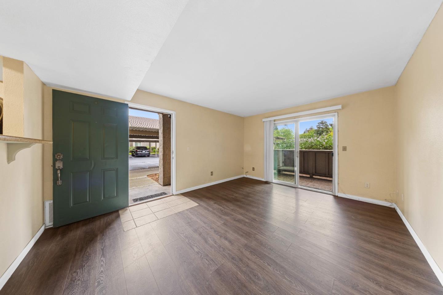 Detail Gallery Image 15 of 33 For 1241 Lakeview Cir, Pittsburg,  CA 94565 - 3 Beds | 2 Baths