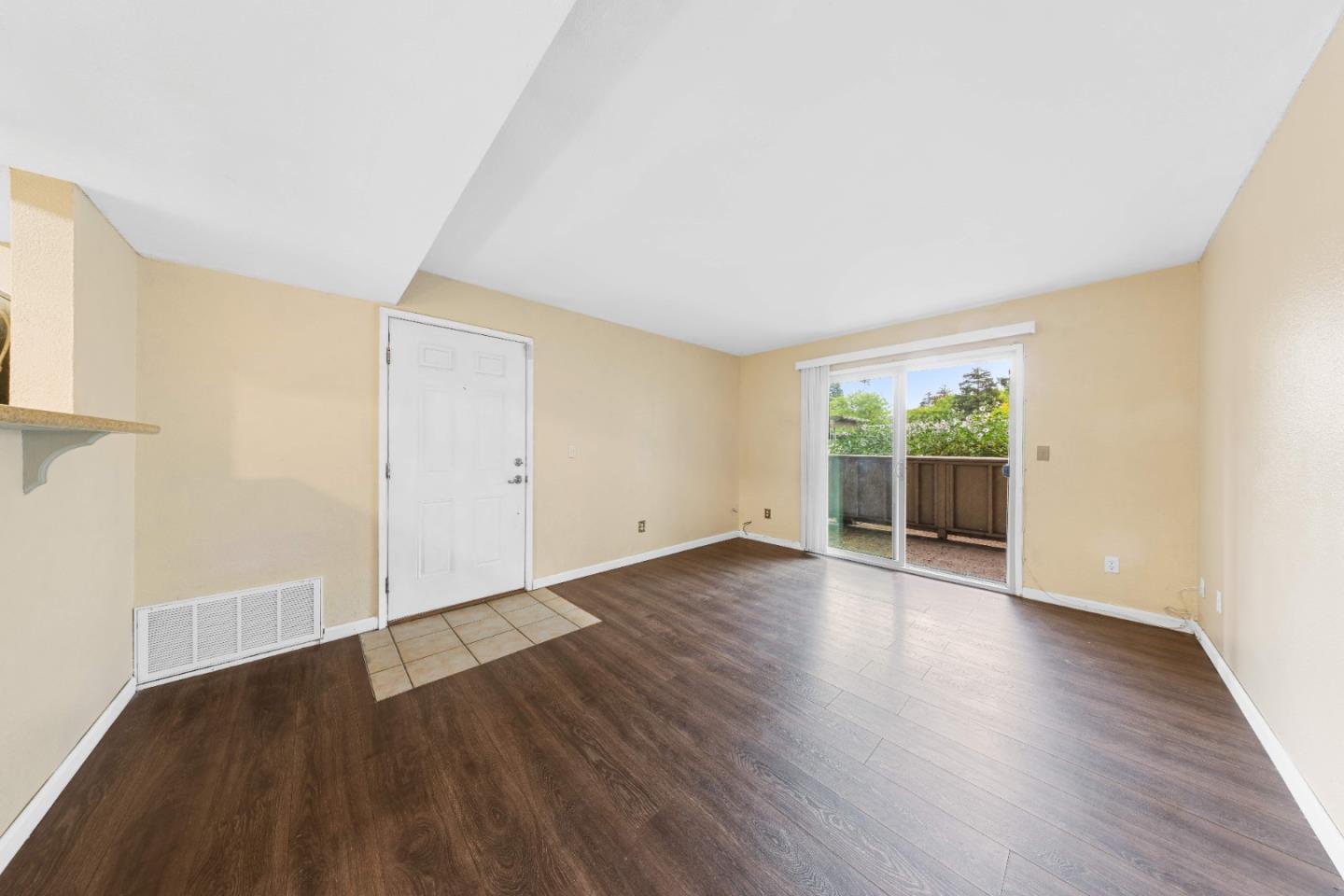 Detail Gallery Image 16 of 33 For 1241 Lakeview Cir, Pittsburg,  CA 94565 - 3 Beds | 2 Baths
