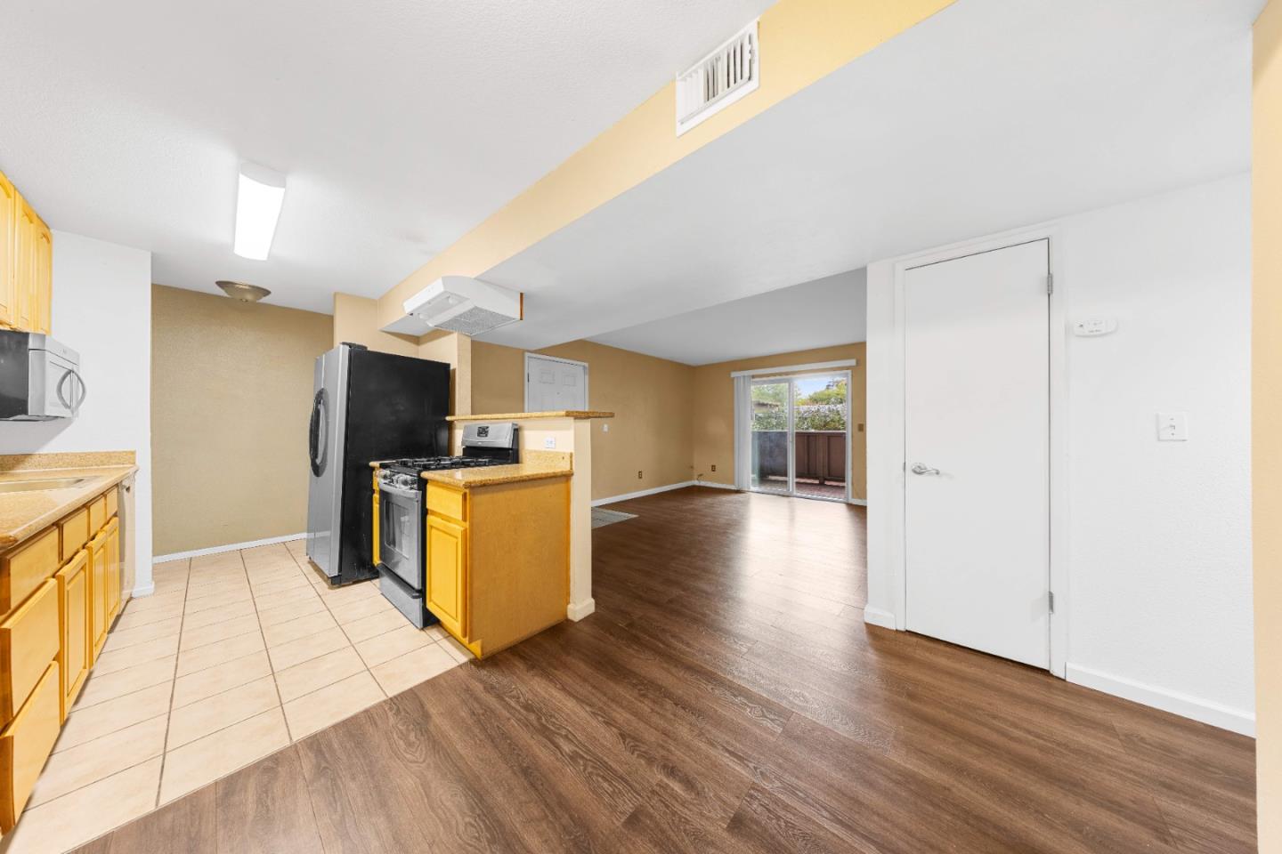 Detail Gallery Image 18 of 33 For 1241 Lakeview Cir, Pittsburg,  CA 94565 - 3 Beds | 2 Baths