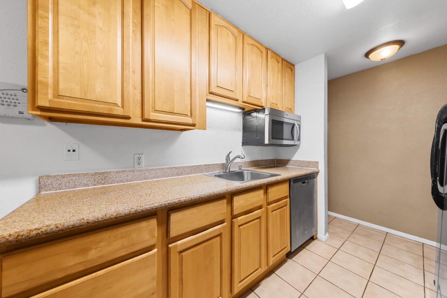 Detail Gallery Image 19 of 33 For 1241 Lakeview Cir, Pittsburg,  CA 94565 - 3 Beds | 2 Baths