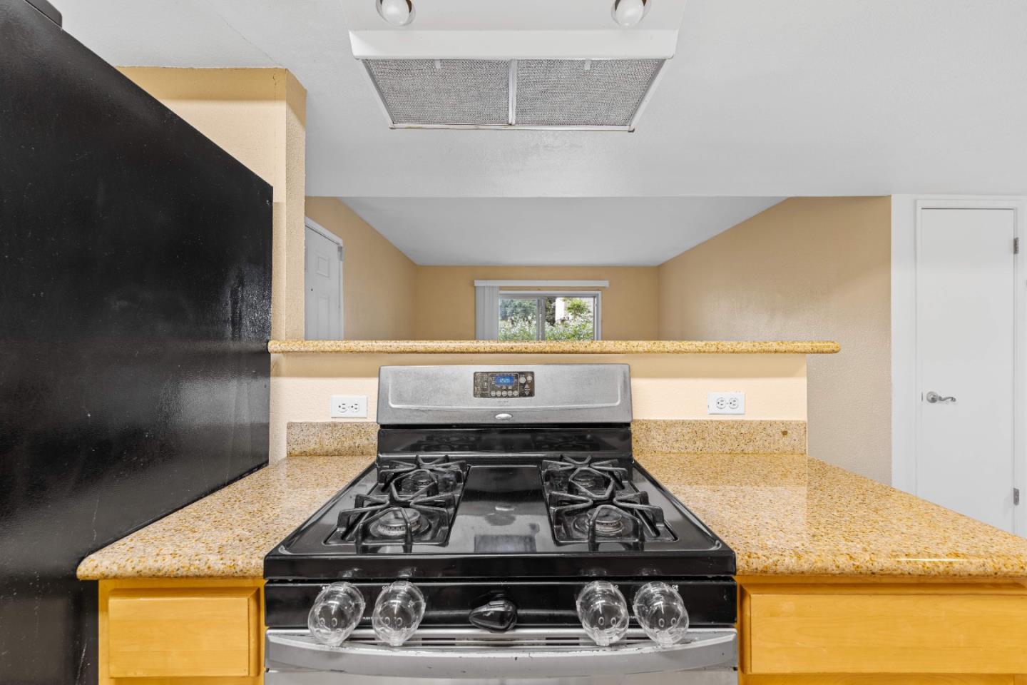 Detail Gallery Image 21 of 33 For 1241 Lakeview Cir, Pittsburg,  CA 94565 - 3 Beds | 2 Baths