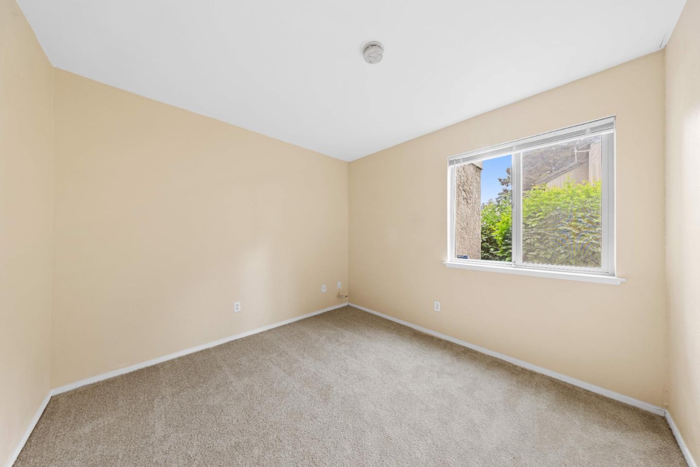Detail Gallery Image 6 of 33 For 1241 Lakeview Cir, Pittsburg,  CA 94565 - 3 Beds | 2 Baths