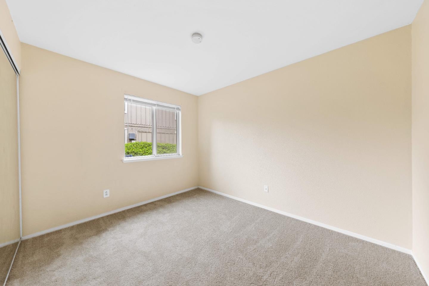 Detail Gallery Image 8 of 33 For 1241 Lakeview Cir, Pittsburg,  CA 94565 - 3 Beds | 2 Baths