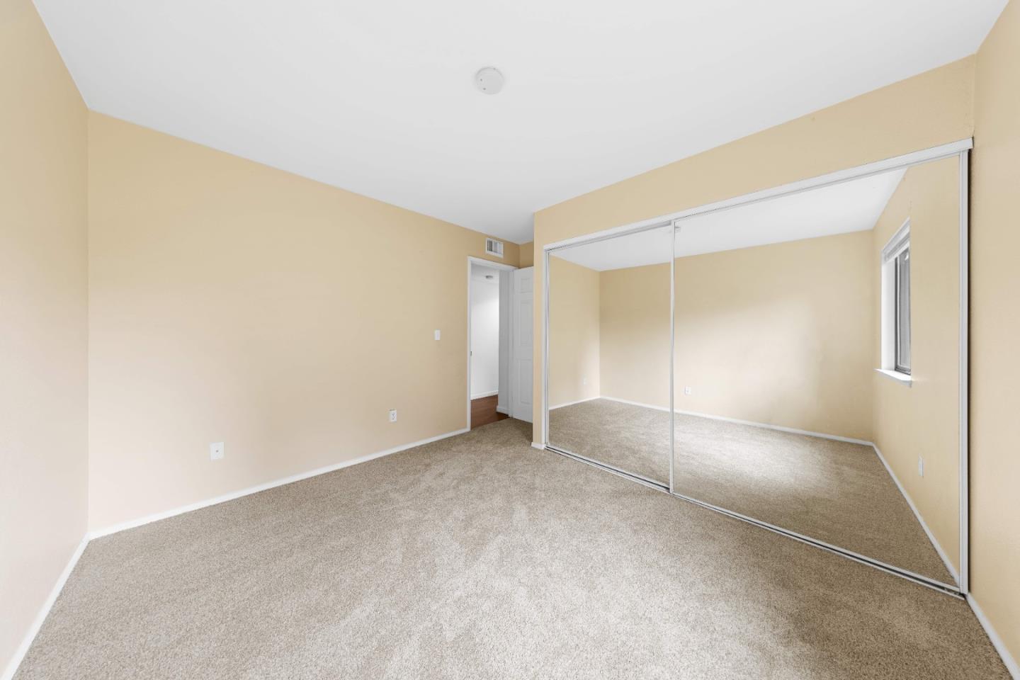 Detail Gallery Image 9 of 33 For 1241 Lakeview Cir, Pittsburg,  CA 94565 - 3 Beds | 2 Baths