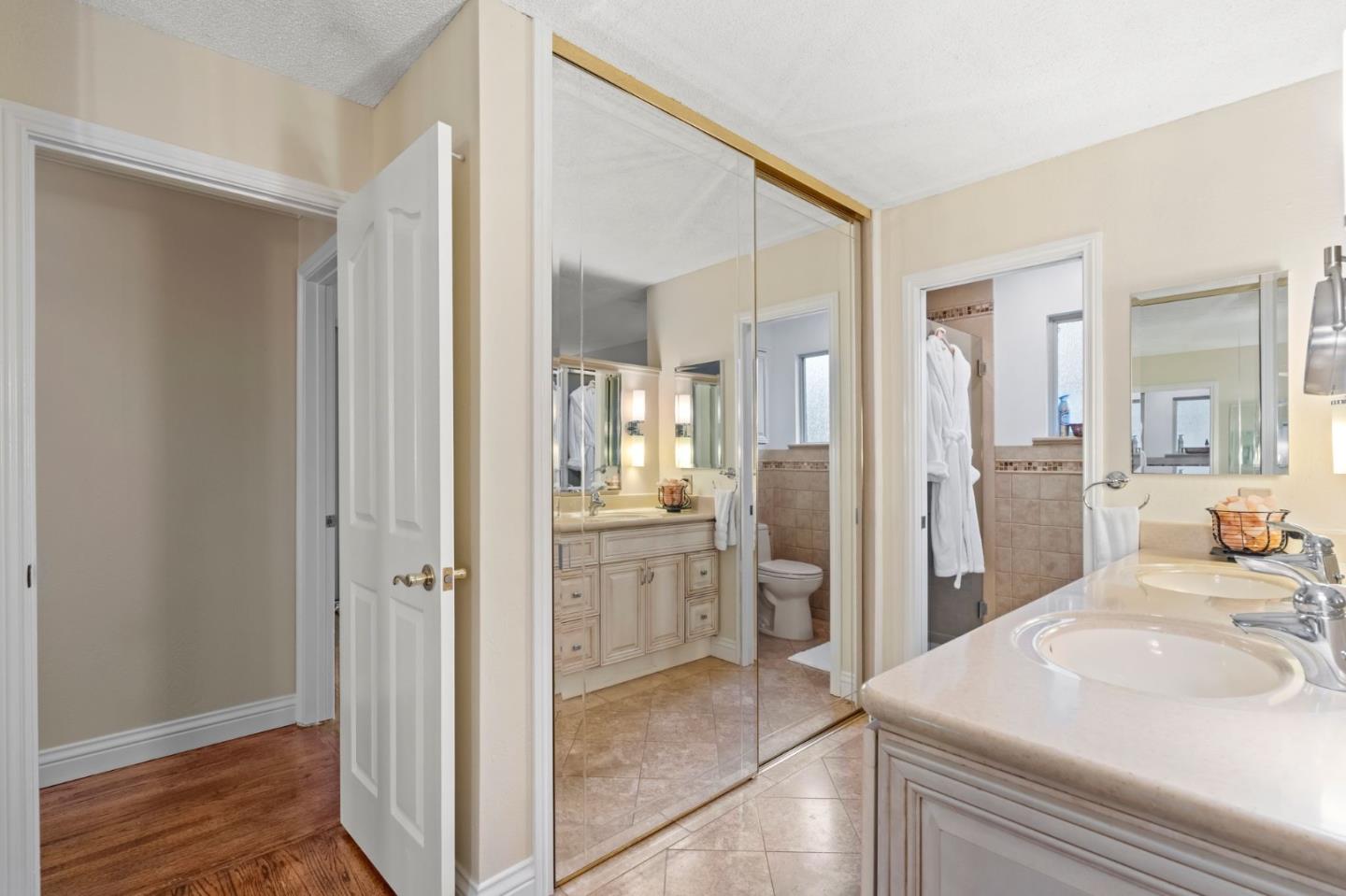 Detail Gallery Image 18 of 27 For 266 Curlew Ct, Foster City,  CA 94404 - 5 Beds | 2 Baths