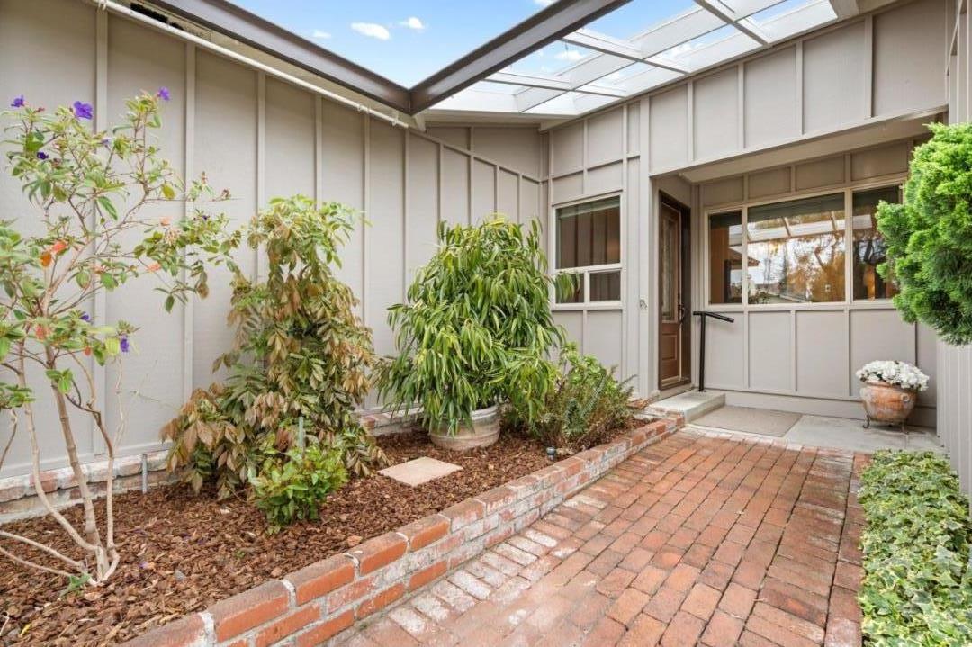 Detail Gallery Image 2 of 27 For 266 Curlew Ct, Foster City,  CA 94404 - 5 Beds | 2 Baths