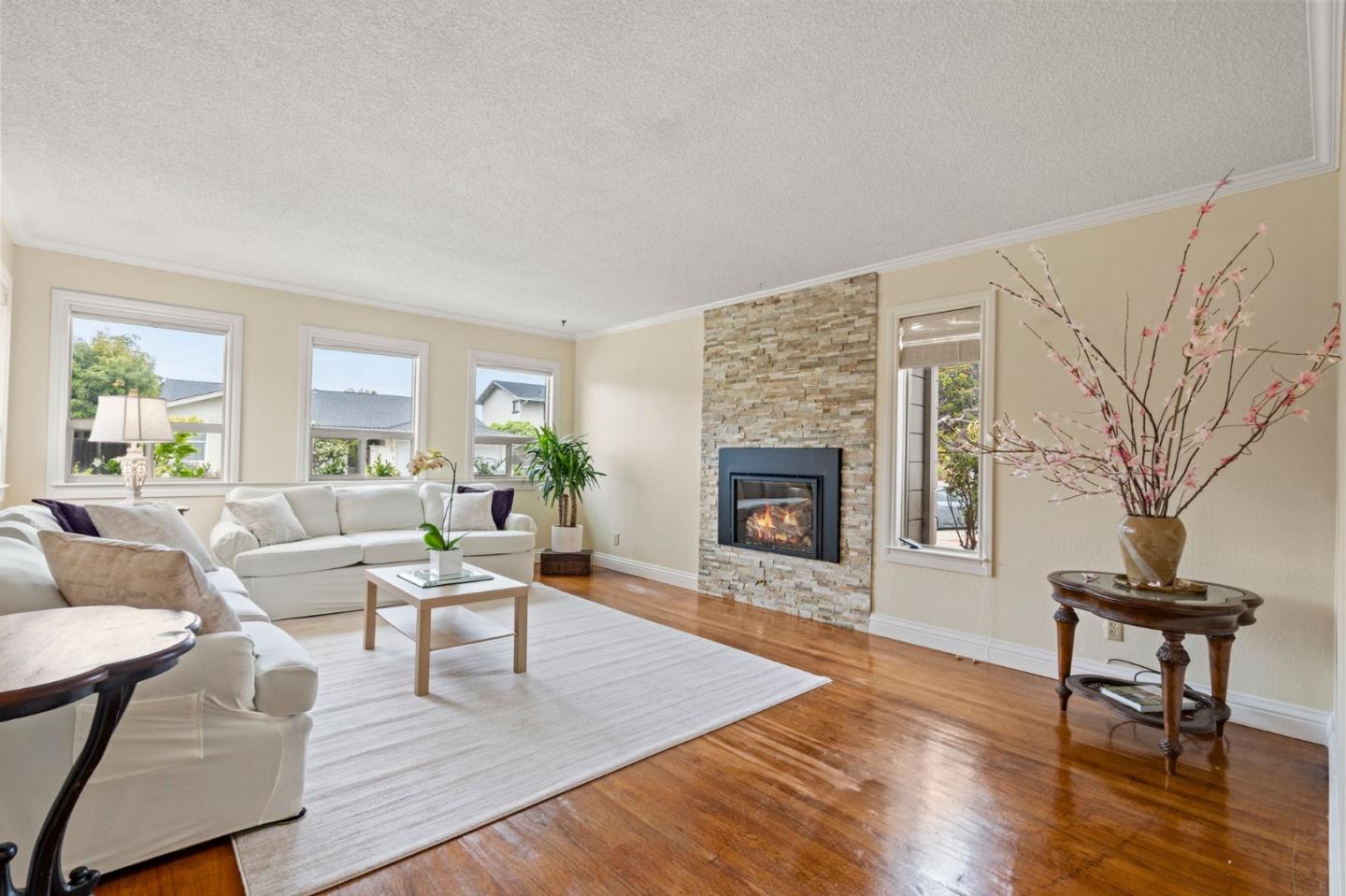 Detail Gallery Image 4 of 27 For 266 Curlew Ct, Foster City,  CA 94404 - 5 Beds | 2 Baths