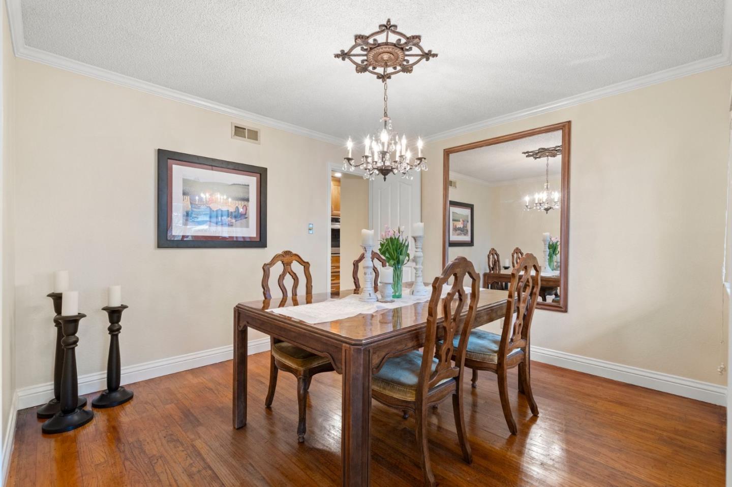Detail Gallery Image 7 of 27 For 266 Curlew Ct, Foster City,  CA 94404 - 5 Beds | 2 Baths