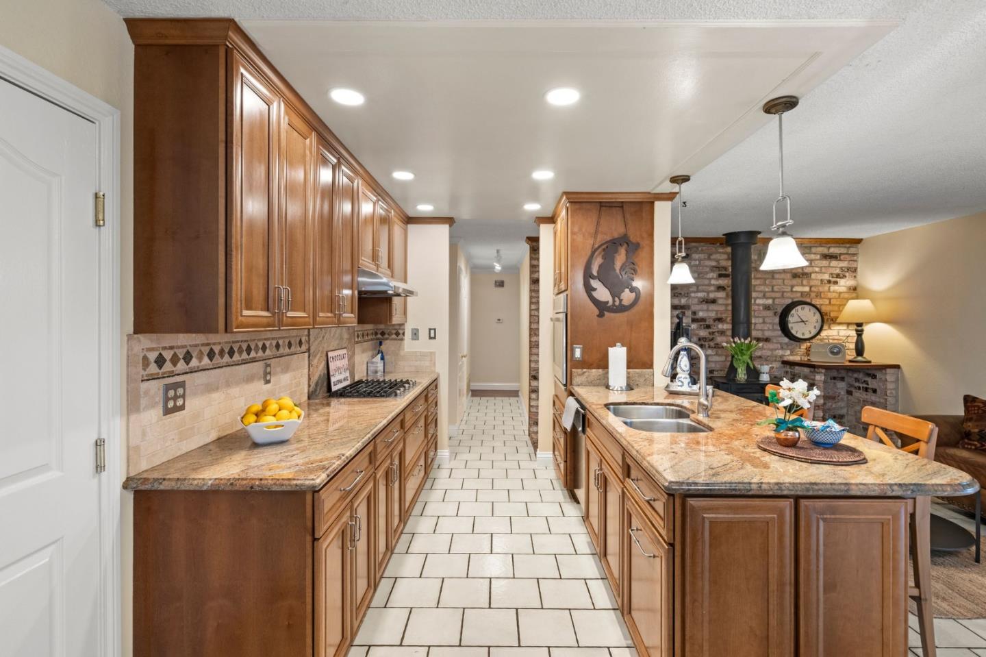 Detail Gallery Image 8 of 27 For 266 Curlew Ct, Foster City,  CA 94404 - 5 Beds | 2 Baths