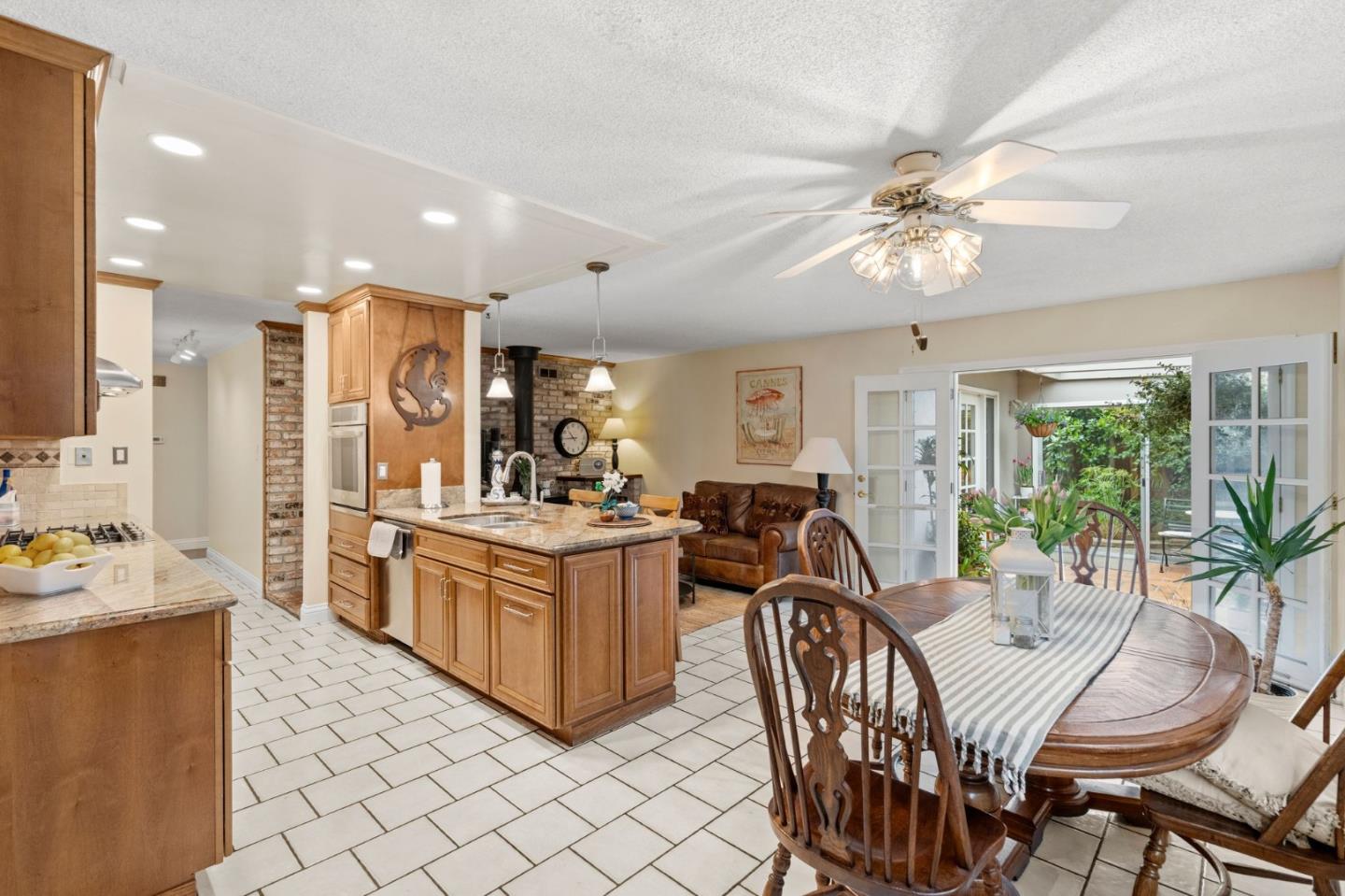 Detail Gallery Image 9 of 27 For 266 Curlew Ct, Foster City,  CA 94404 - 5 Beds | 2 Baths