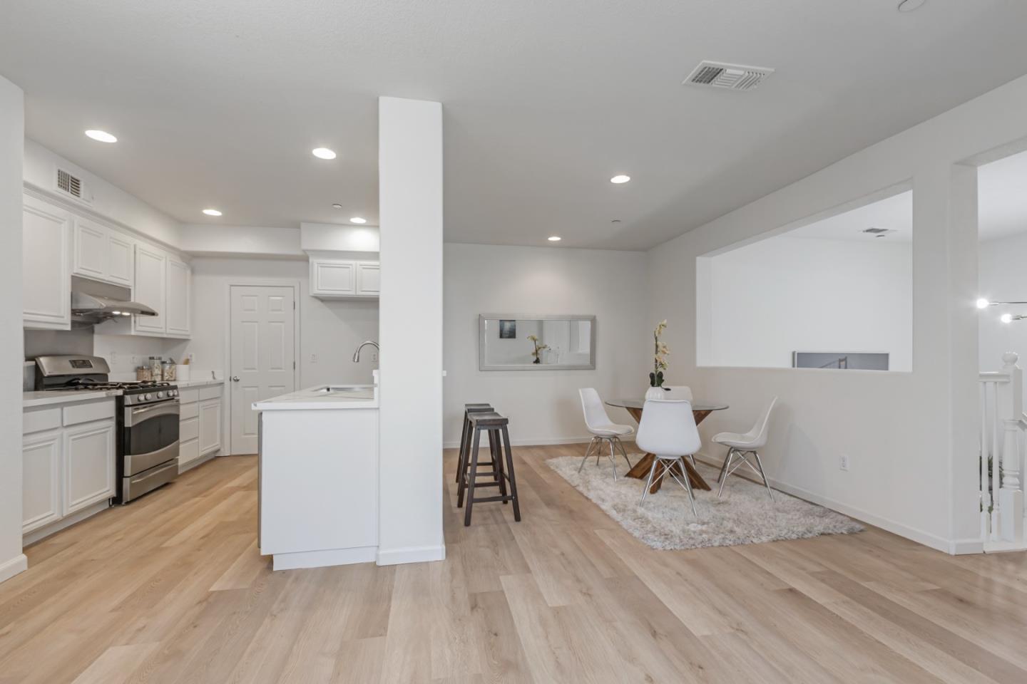 Detail Gallery Image 10 of 35 For 1744 Snell Pl, Milpitas,  CA 95035 - 3 Beds | 2 Baths