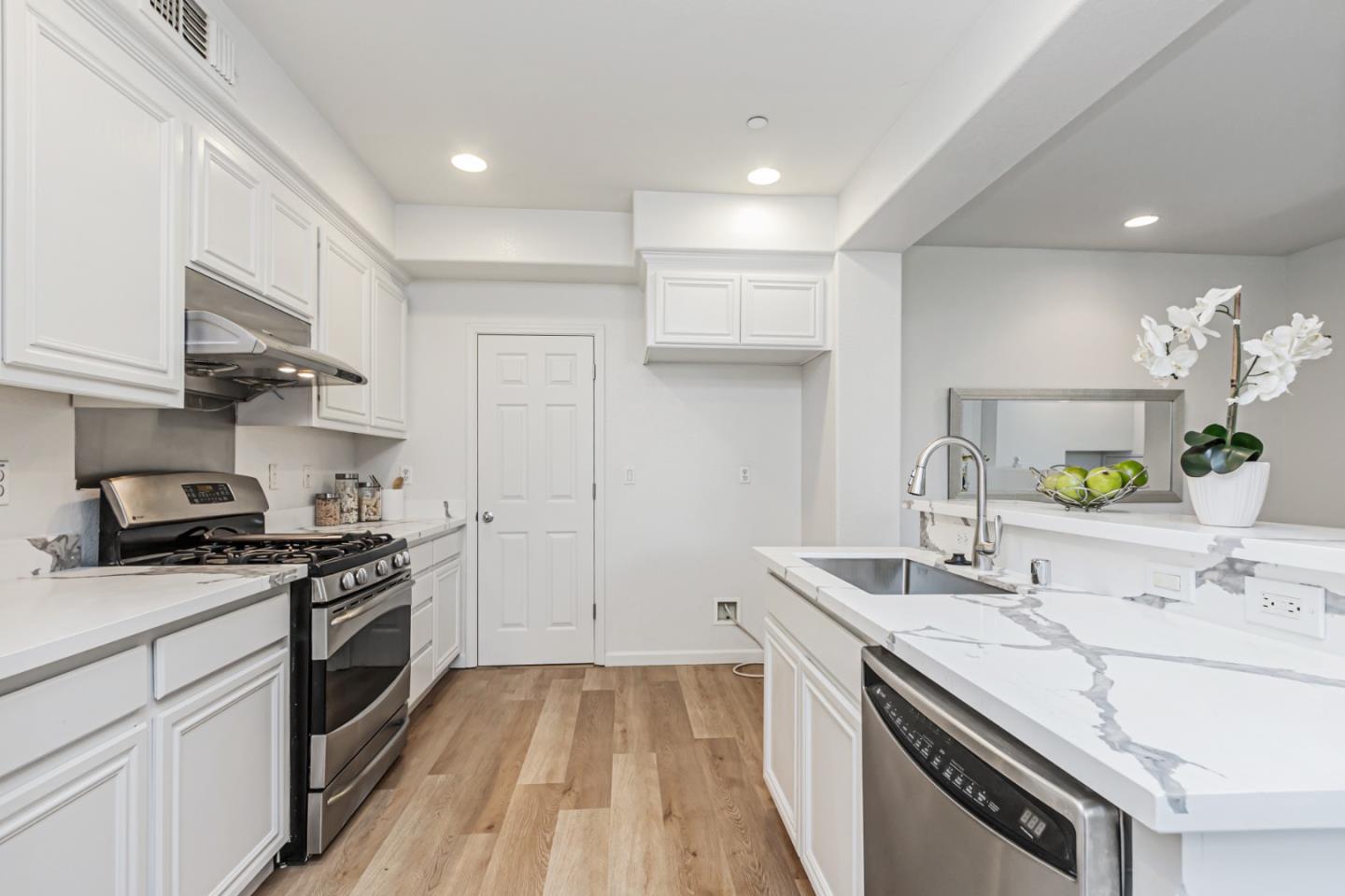 Detail Gallery Image 3 of 35 For 1744 Snell Pl, Milpitas,  CA 95035 - 3 Beds | 2 Baths