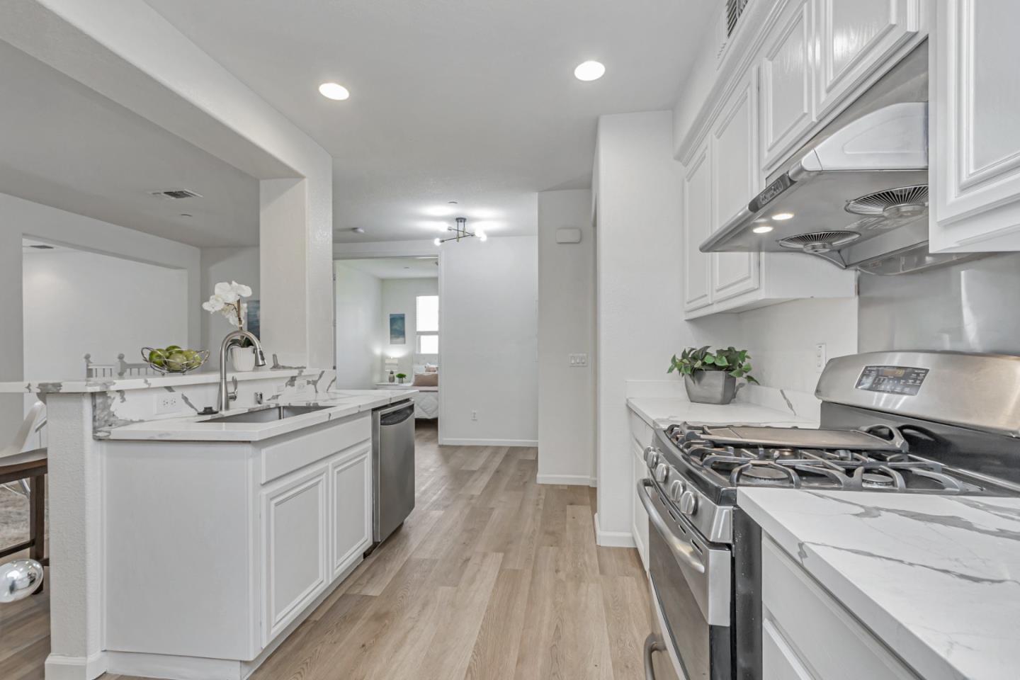 Detail Gallery Image 8 of 35 For 1744 Snell Pl, Milpitas,  CA 95035 - 3 Beds | 2 Baths