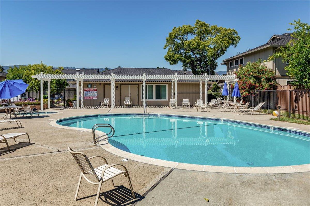Detail Gallery Image 14 of 21 For 18952 Sara Park Cir, Saratoga,  CA 95070 - 1 Beds | 1 Baths