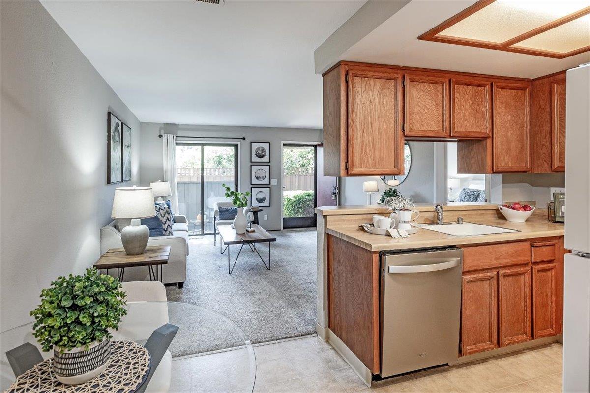 Detail Gallery Image 4 of 21 For 18952 Sara Park Cir, Saratoga,  CA 95070 - 1 Beds | 1 Baths
