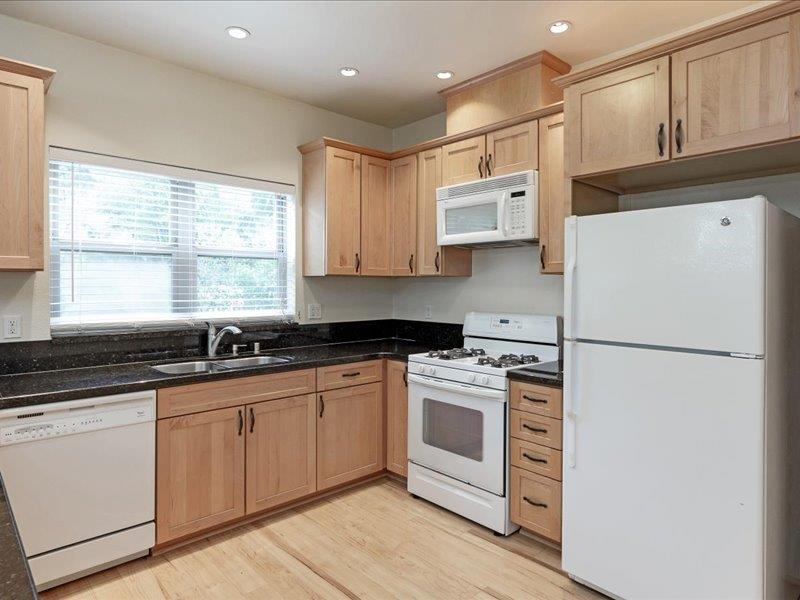 Detail Gallery Image 10 of 22 For 13165 Oak St, Boulder Creek,  CA 95006 - 2 Beds | 2 Baths