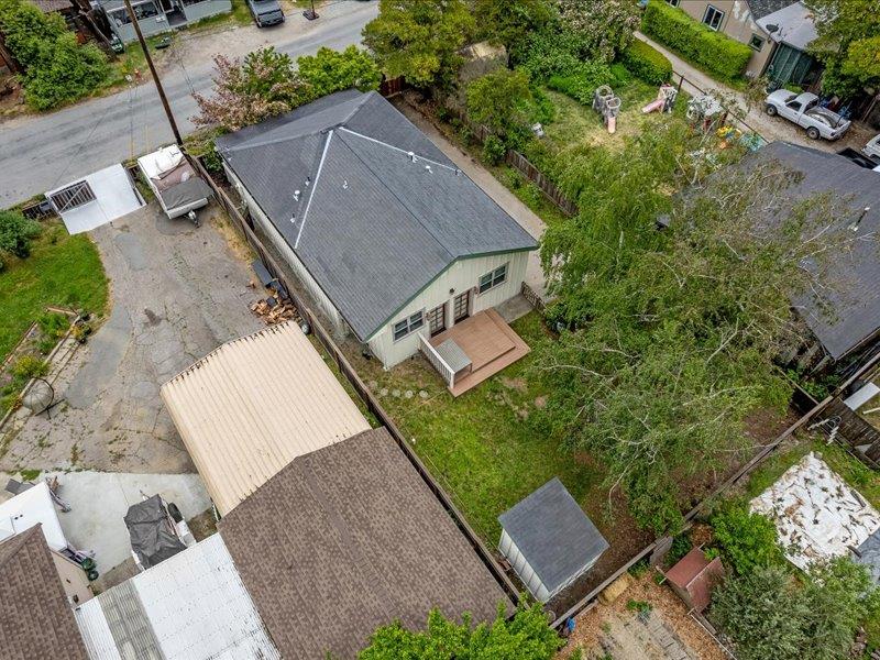 Detail Gallery Image 4 of 22 For 13165 Oak St, Boulder Creek,  CA 95006 - 2 Beds | 2 Baths