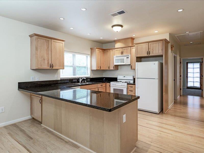 Detail Gallery Image 9 of 22 For 13165 Oak St, Boulder Creek,  CA 95006 - 2 Beds | 2 Baths