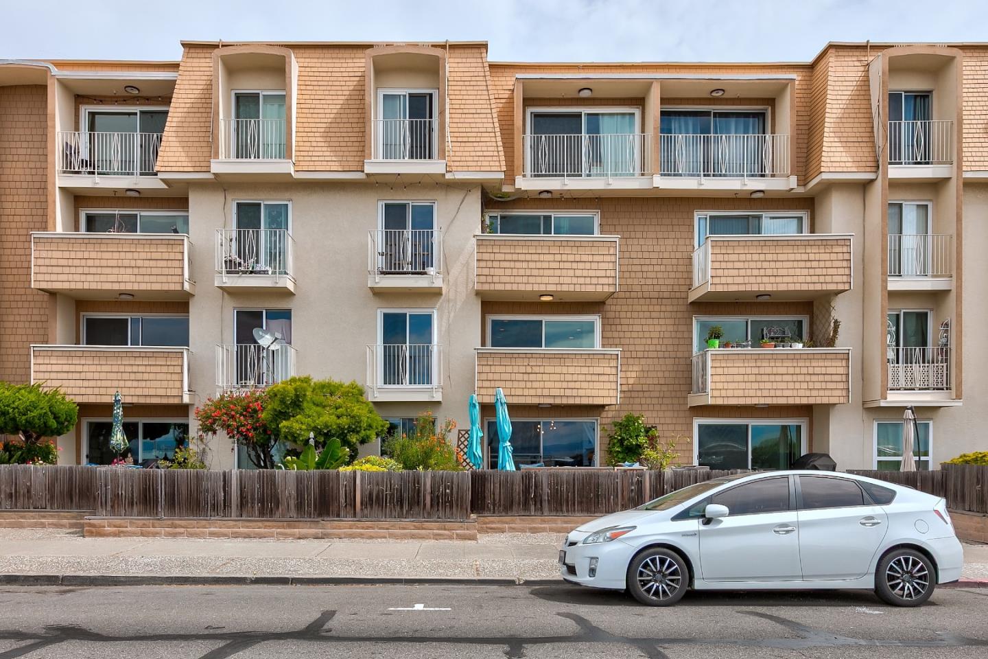 Detail Gallery Image 2 of 29 For 933 Shoreline Dr #203,  Alameda,  CA 94501 - 2 Beds | 2 Baths