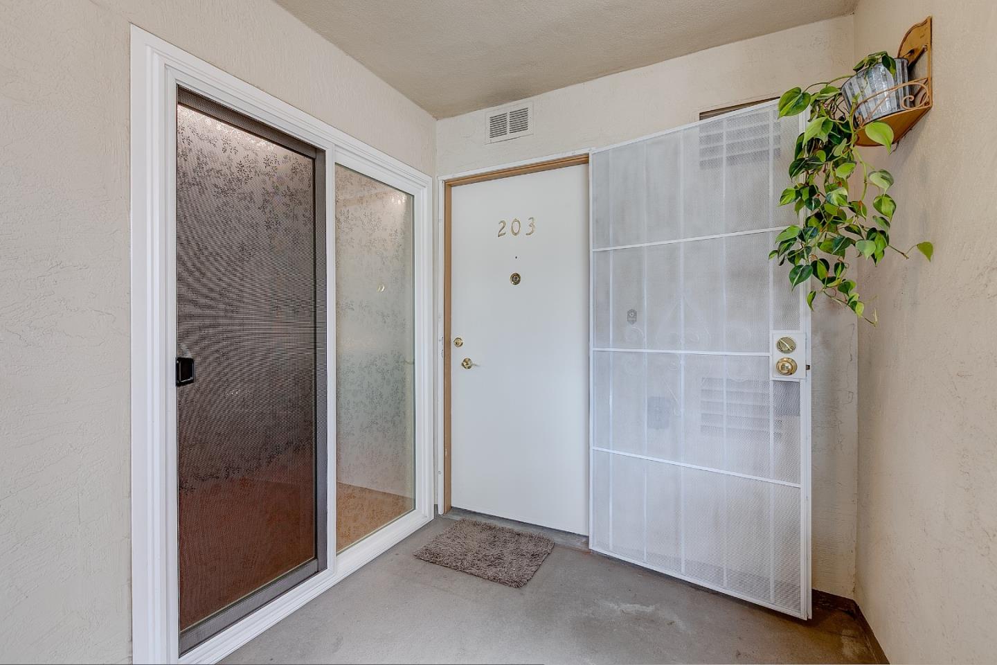 Detail Gallery Image 3 of 29 For 933 Shoreline Dr #203,  Alameda,  CA 94501 - 2 Beds | 2 Baths