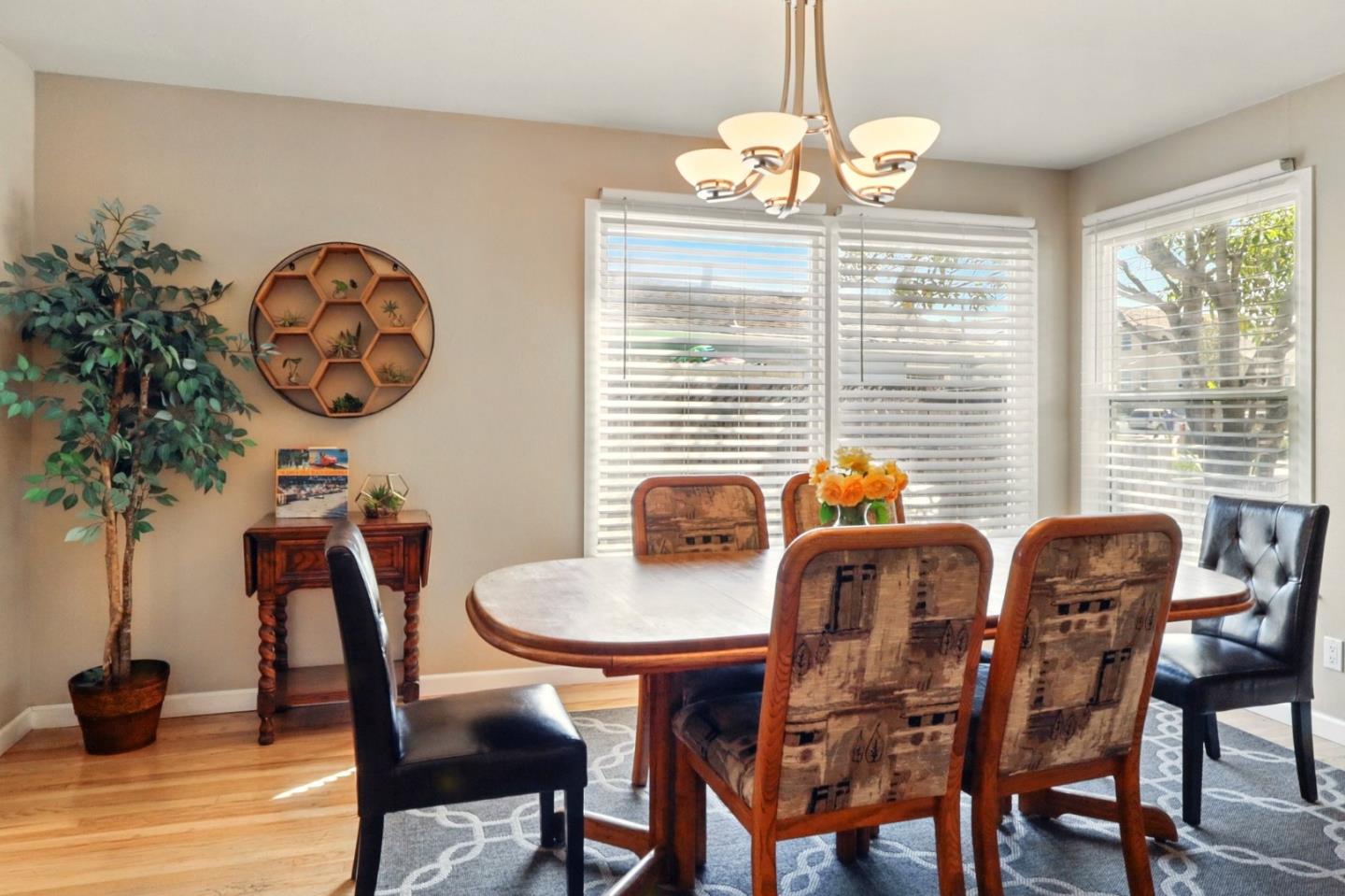 Detail Gallery Image 12 of 41 For 640 17th Ave, Santa Cruz,  CA 95062 - 4 Beds | 3 Baths