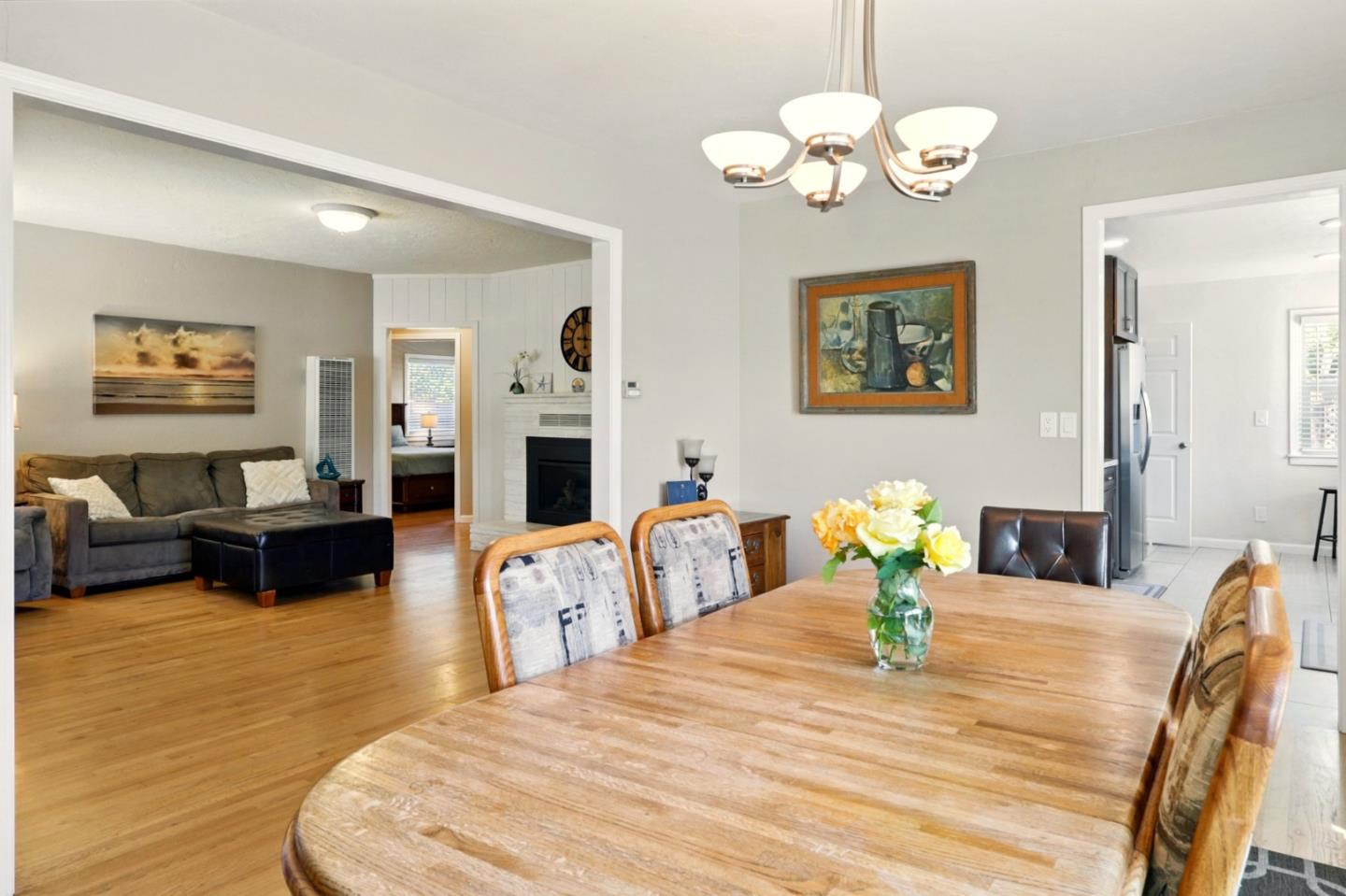 Detail Gallery Image 14 of 41 For 640 17th Ave, Santa Cruz,  CA 95062 - 4 Beds | 3 Baths