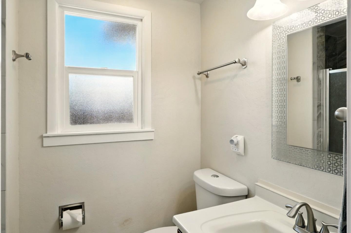 Detail Gallery Image 26 of 41 For 640 17th Ave, Santa Cruz,  CA 95062 - 4 Beds | 3 Baths