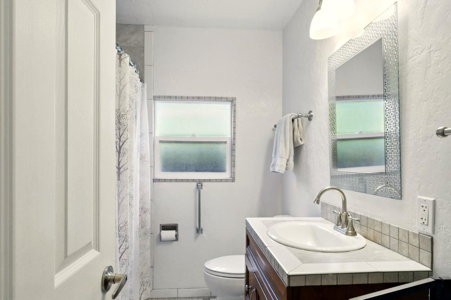 Detail Gallery Image 31 of 41 For 640 17th Ave, Santa Cruz,  CA 95062 - 4 Beds | 3 Baths