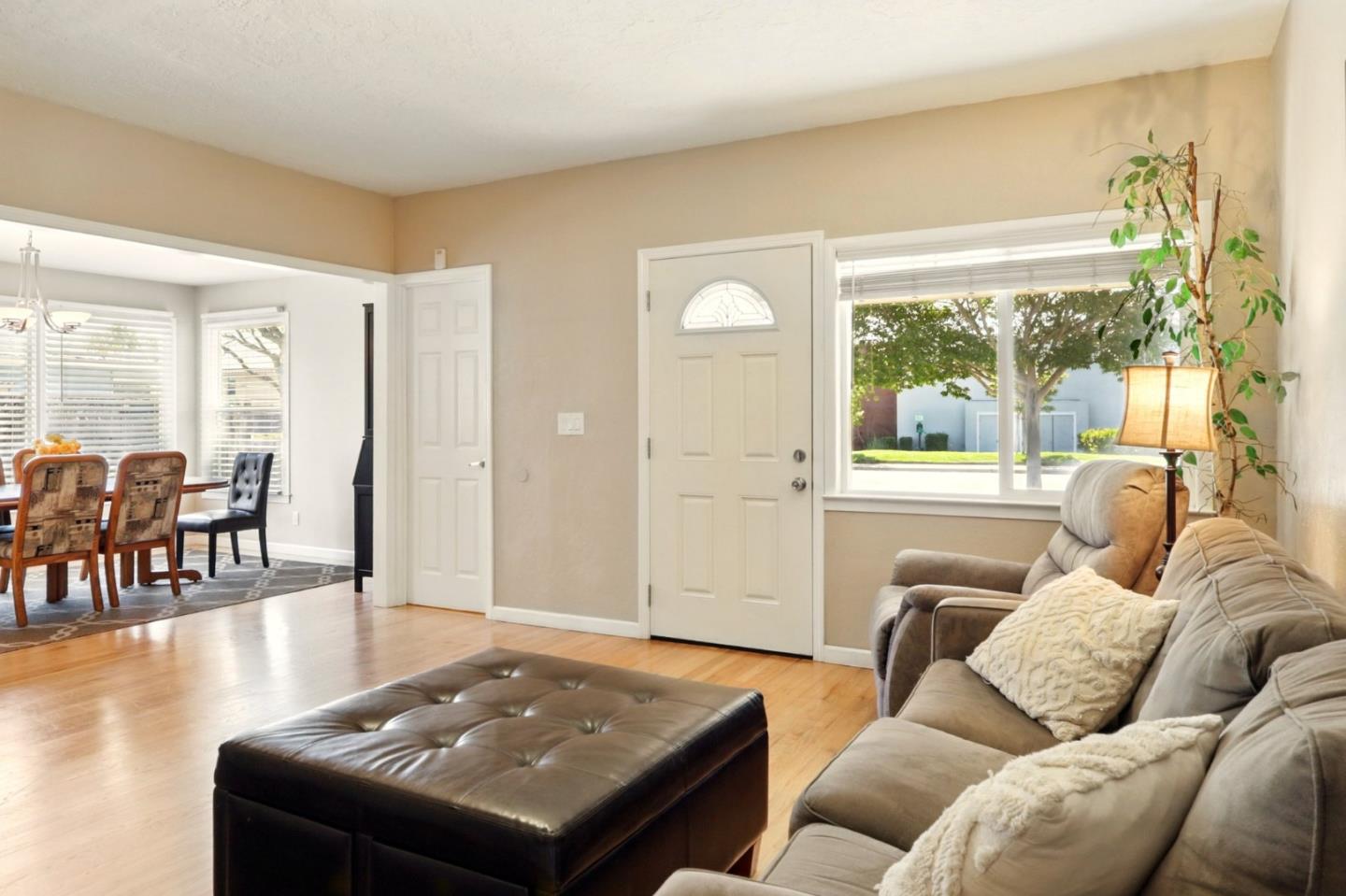 Detail Gallery Image 6 of 41 For 640 17th Ave, Santa Cruz,  CA 95062 - 4 Beds | 3 Baths