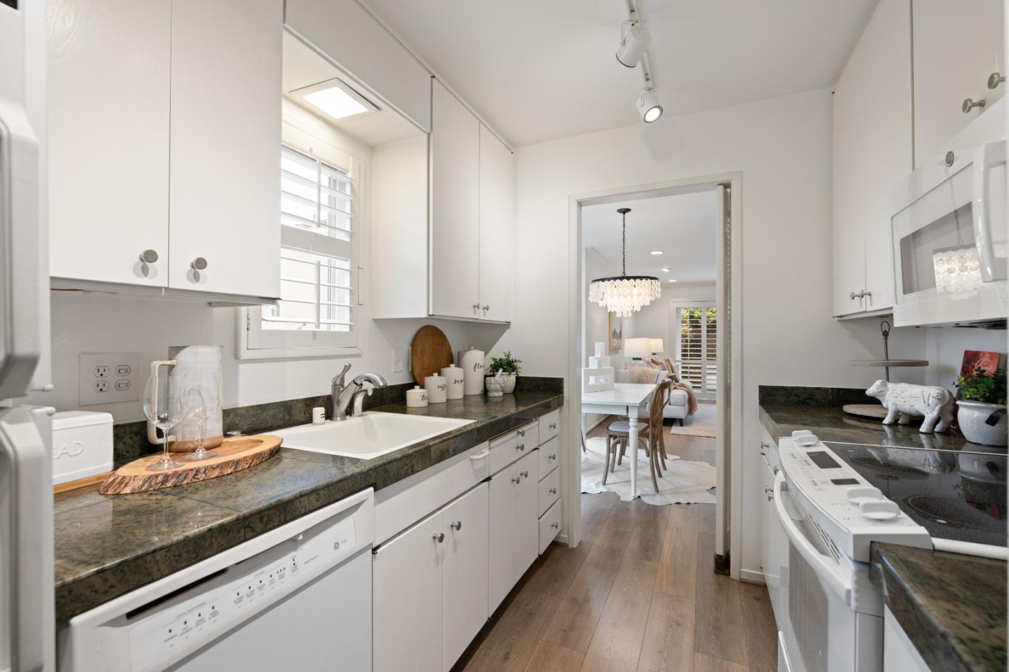 Detail Gallery Image 11 of 35 For 812 N Delaware St, San Mateo,  CA 94401 - 3 Beds | 2/1 Baths