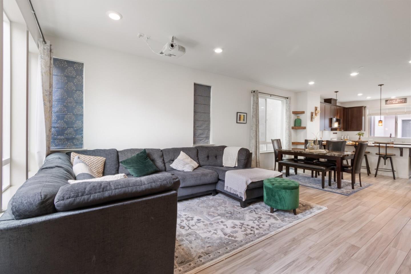 Detail Gallery Image 10 of 61 For 186 Llano De Los Robles Ave, San Jose,  CA 95136 - 4 Beds | 3/1 Baths