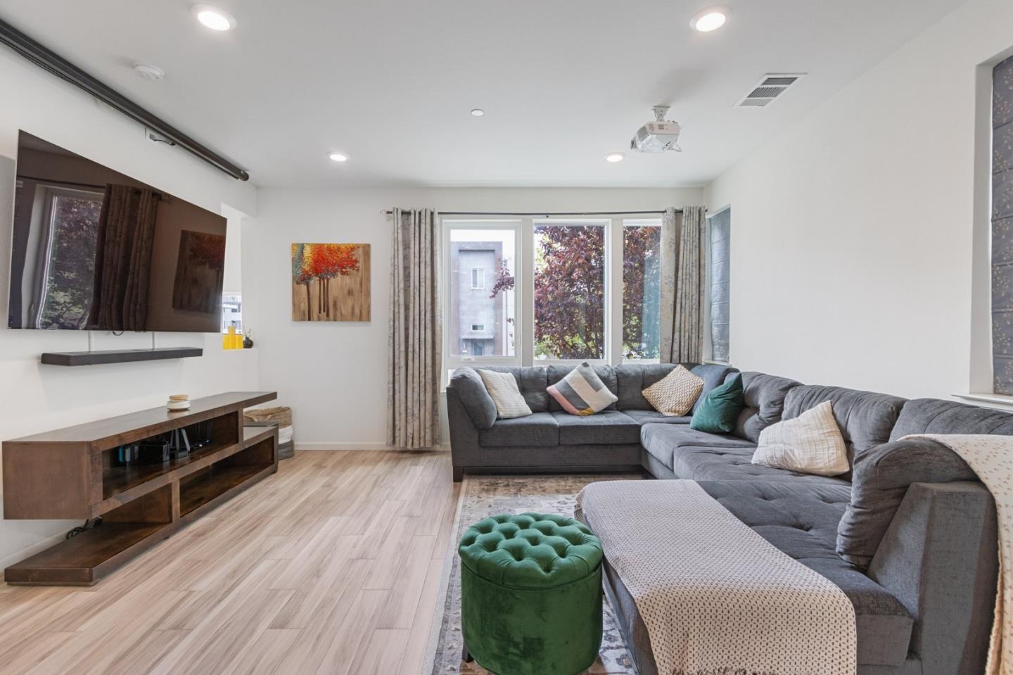 Detail Gallery Image 11 of 61 For 186 Llano De Los Robles Ave, San Jose,  CA 95136 - 4 Beds | 3/1 Baths