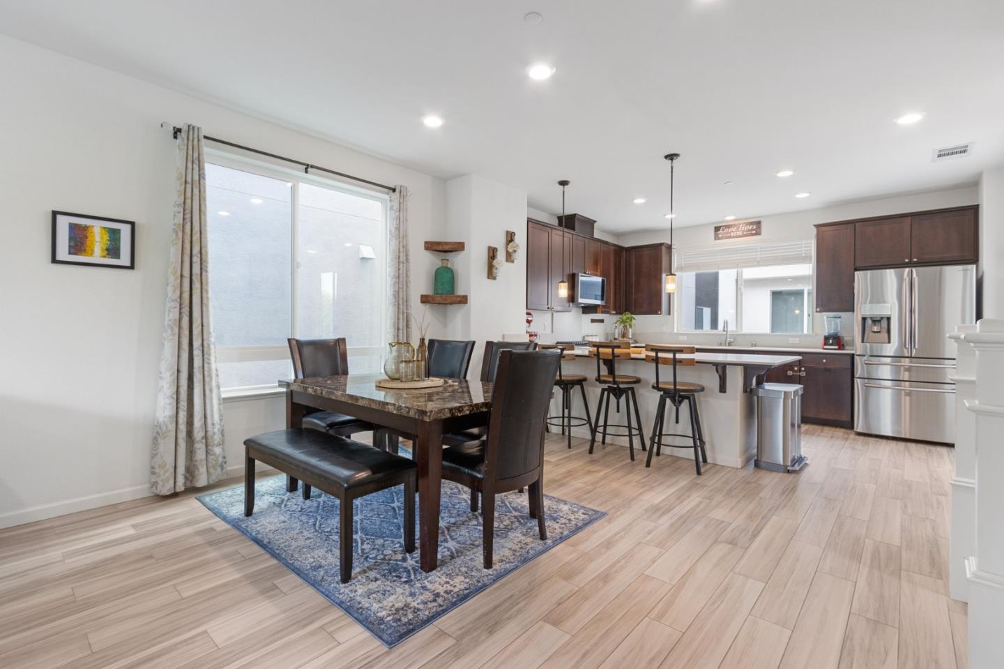 Detail Gallery Image 12 of 61 For 186 Llano De Los Robles Ave, San Jose,  CA 95136 - 4 Beds | 3/1 Baths