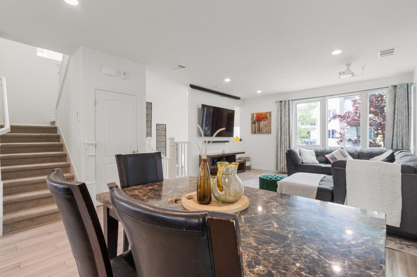Detail Gallery Image 13 of 61 For 186 Llano De Los Robles Ave, San Jose,  CA 95136 - 4 Beds | 3/1 Baths