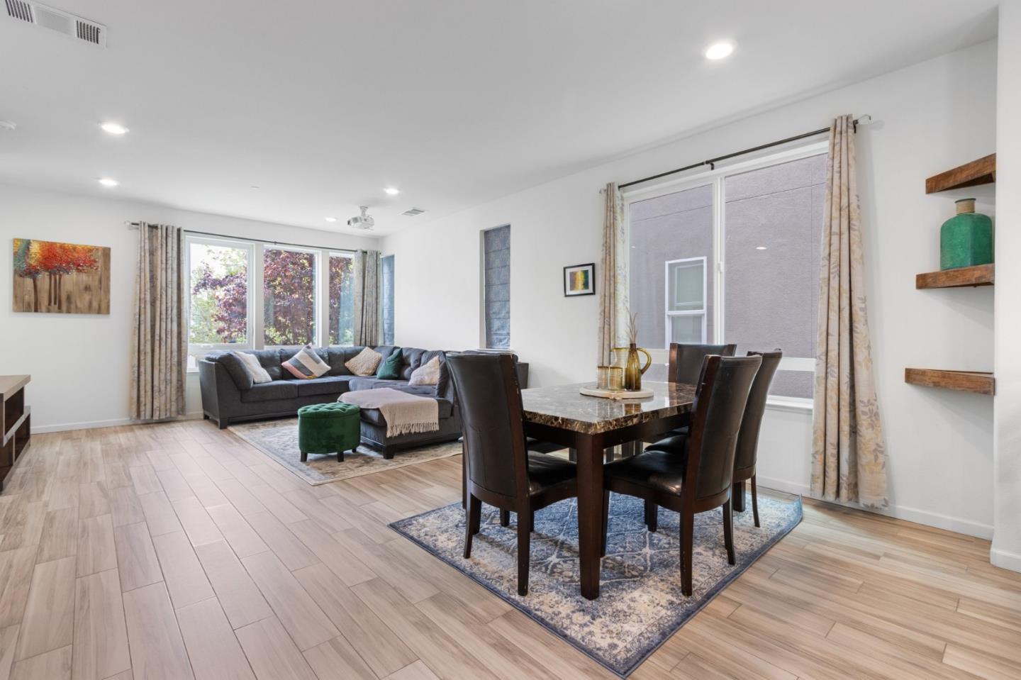 Detail Gallery Image 14 of 61 For 186 Llano De Los Robles Ave, San Jose,  CA 95136 - 4 Beds | 3/1 Baths