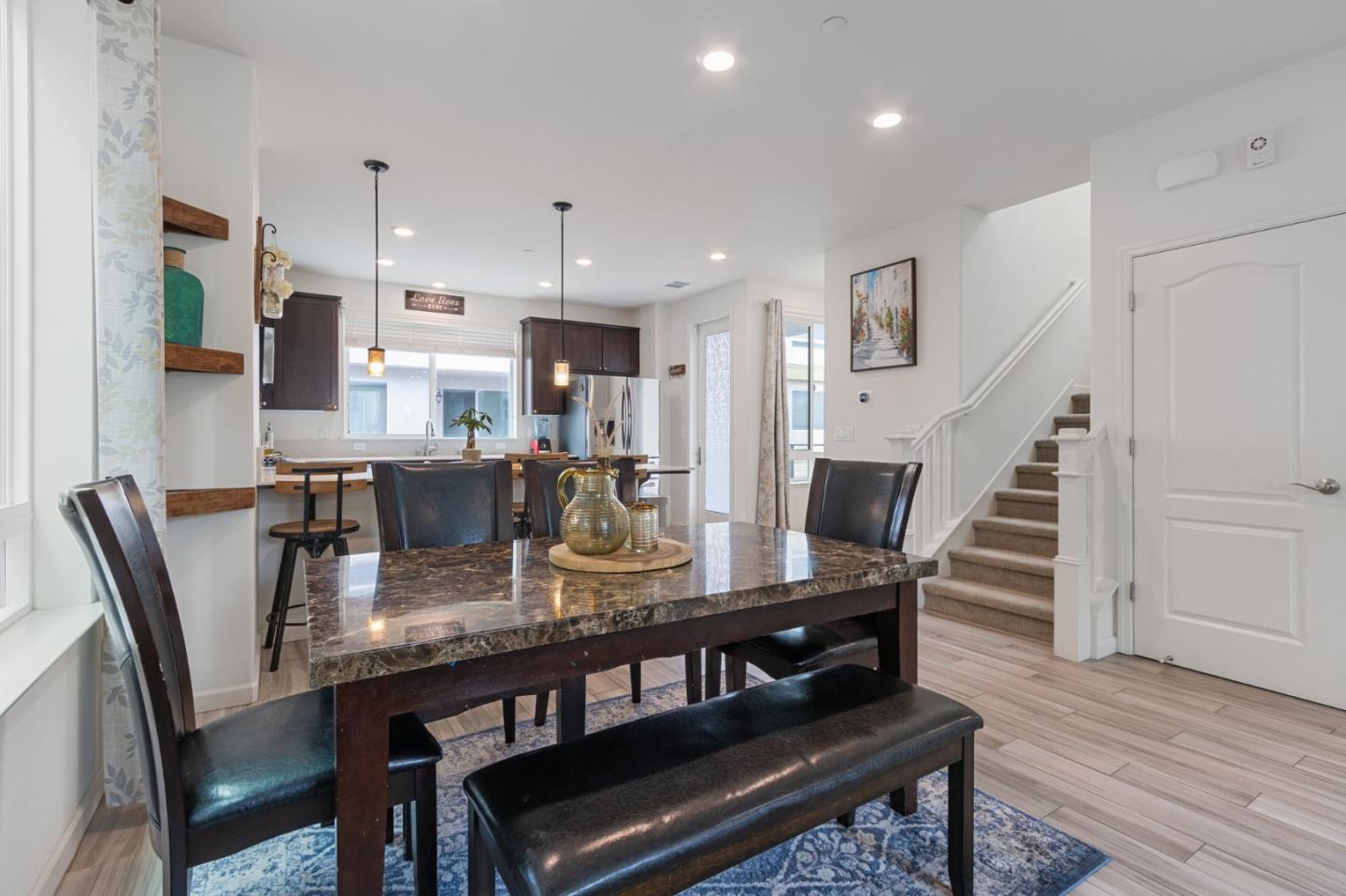 Detail Gallery Image 15 of 61 For 186 Llano De Los Robles Ave, San Jose,  CA 95136 - 4 Beds | 3/1 Baths