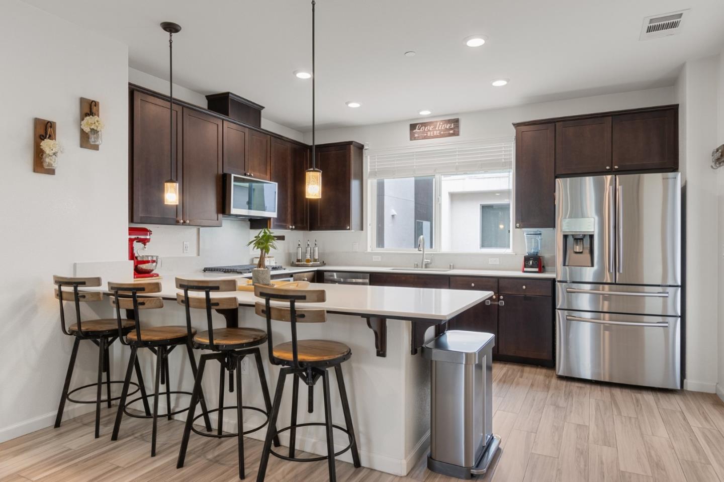 Detail Gallery Image 17 of 61 For 186 Llano De Los Robles Ave, San Jose,  CA 95136 - 4 Beds | 3/1 Baths