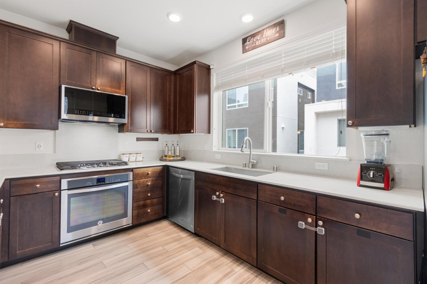 Detail Gallery Image 18 of 61 For 186 Llano De Los Robles Ave, San Jose,  CA 95136 - 4 Beds | 3/1 Baths