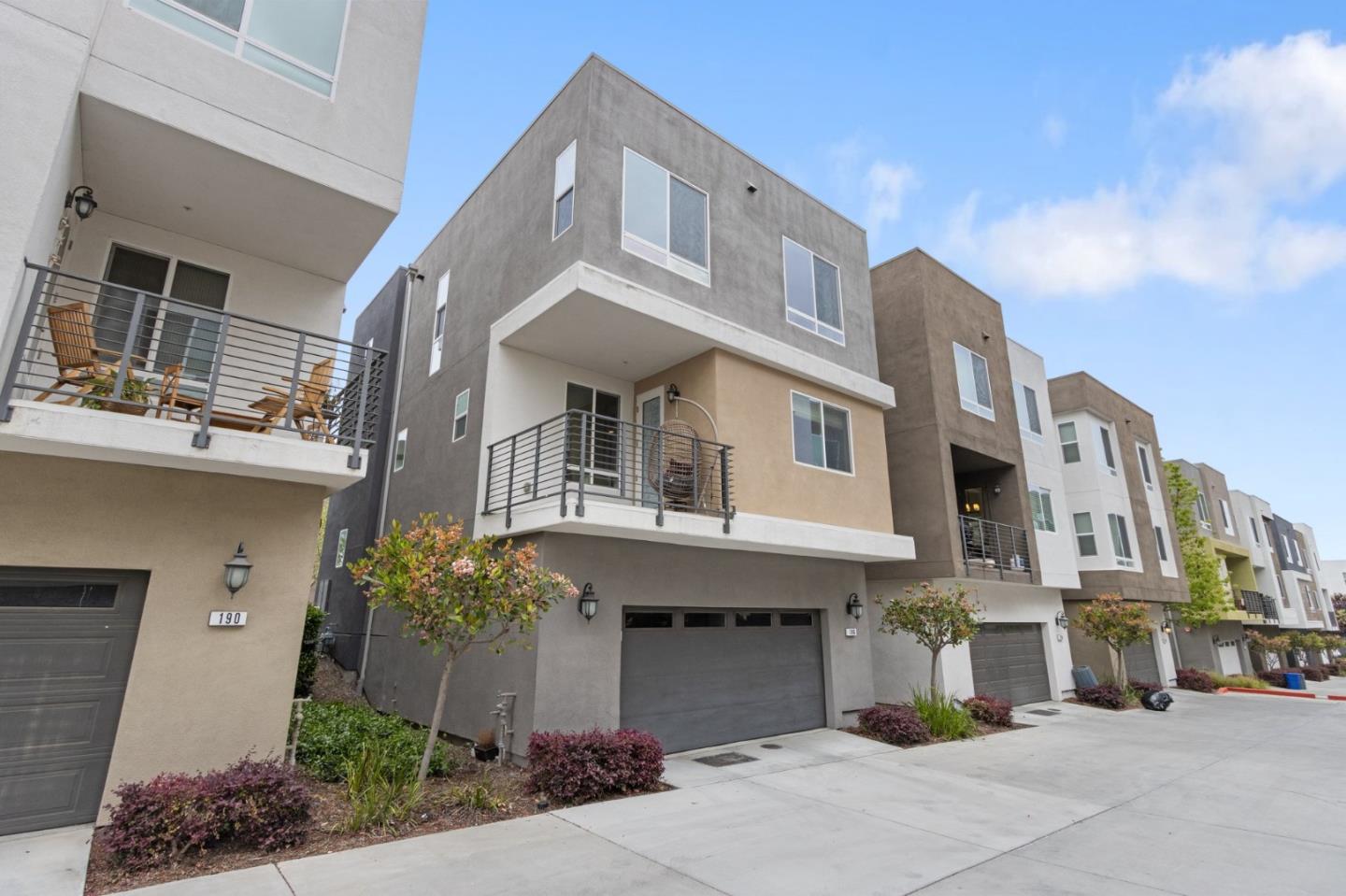 Detail Gallery Image 3 of 61 For 186 Llano De Los Robles Ave, San Jose,  CA 95136 - 4 Beds | 3/1 Baths