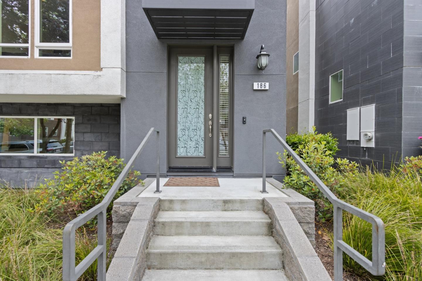Detail Gallery Image 5 of 61 For 186 Llano De Los Robles Ave, San Jose,  CA 95136 - 4 Beds | 3/1 Baths