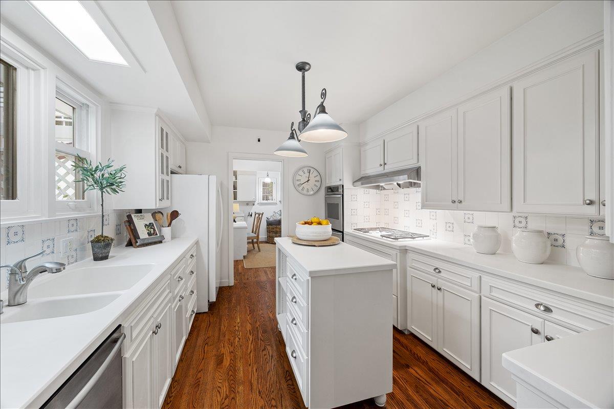 Detail Gallery Image 17 of 49 For 485 Dorchester Rd, San Mateo,  CA 94402 - 5 Beds | 3/1 Baths