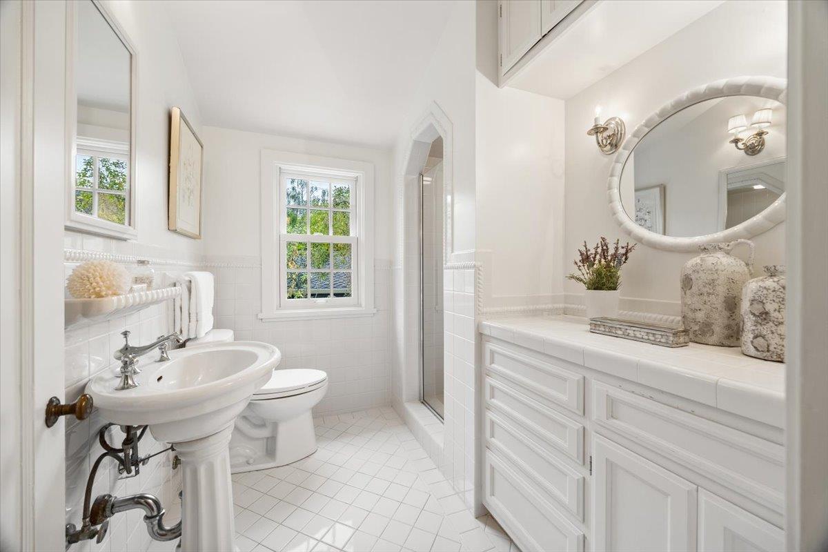 Detail Gallery Image 36 of 49 For 485 Dorchester Rd, San Mateo,  CA 94402 - 5 Beds | 3/1 Baths
