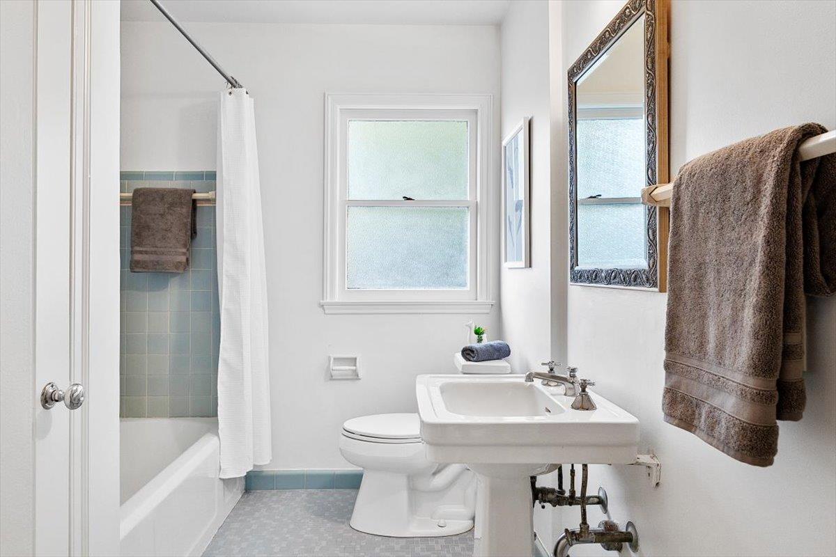 Detail Gallery Image 16 of 26 For 447 Cumberland Dr, Burlingame,  CA 94010 - 3 Beds | 2 Baths