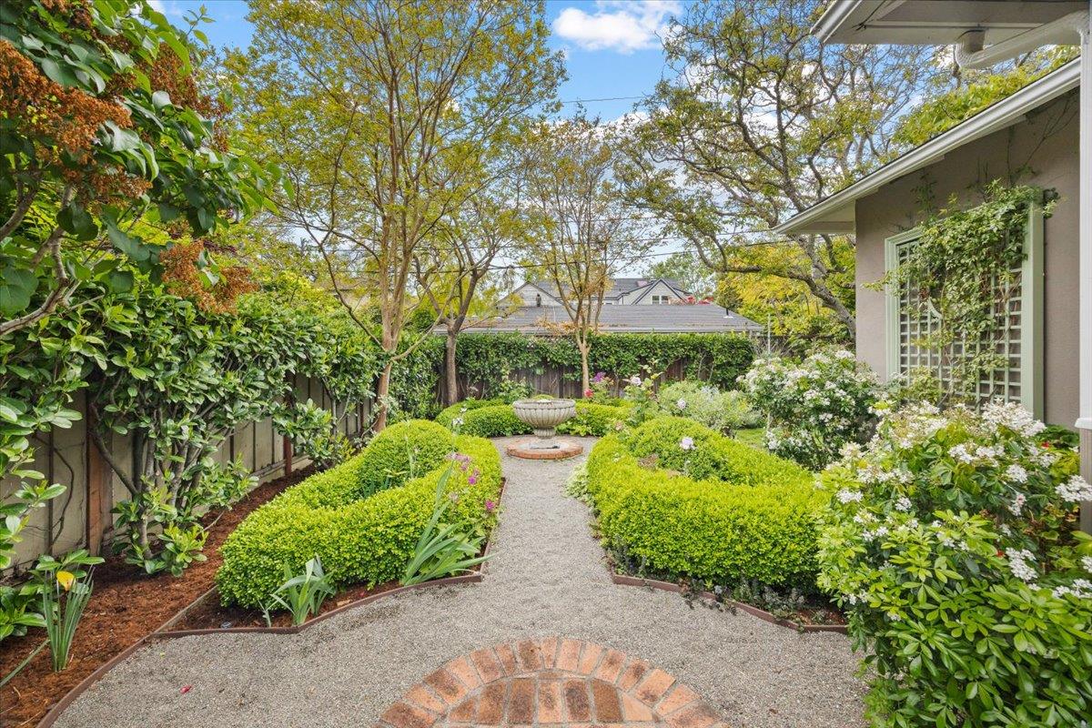 Detail Gallery Image 19 of 26 For 447 Cumberland Dr, Burlingame,  CA 94010 - 3 Beds | 2 Baths