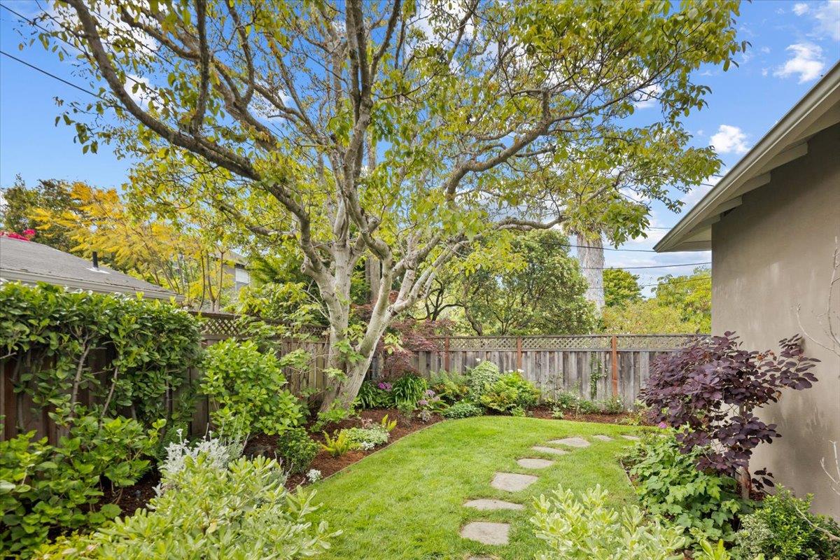 Detail Gallery Image 21 of 26 For 447 Cumberland Dr, Burlingame,  CA 94010 - 3 Beds | 2 Baths