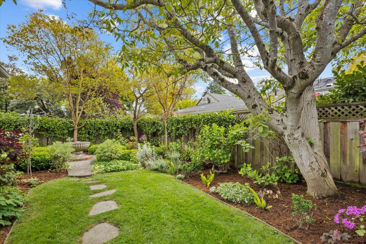 Detail Gallery Image 22 of 26 For 447 Cumberland Dr, Burlingame,  CA 94010 - 3 Beds | 2 Baths